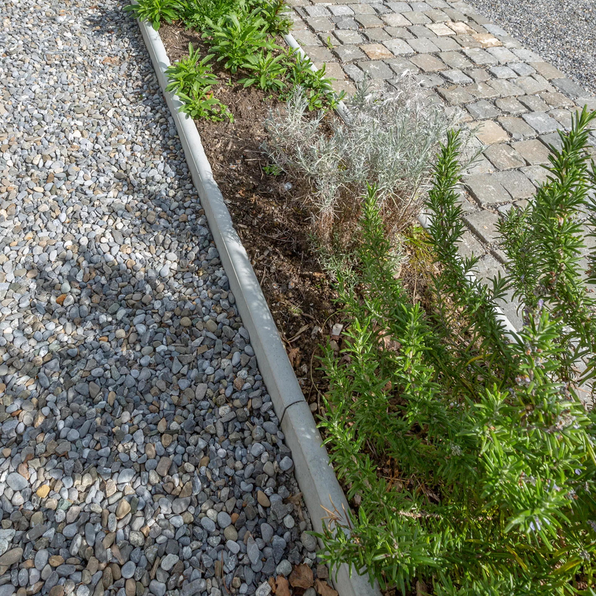 Bordurettes de jardin coulé
