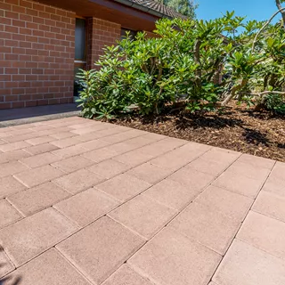 CLASSIC<sup>®</sup> Pflastersteine mit Nocken gefast glatt