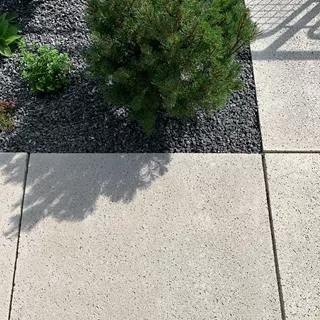 TRAVINA Gartenplatten mit feiner Travertinstruktur