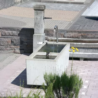 BAUERNHOF Brunnentröge