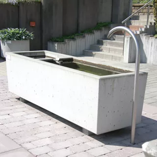 BAUERNHOF Brunnentröge